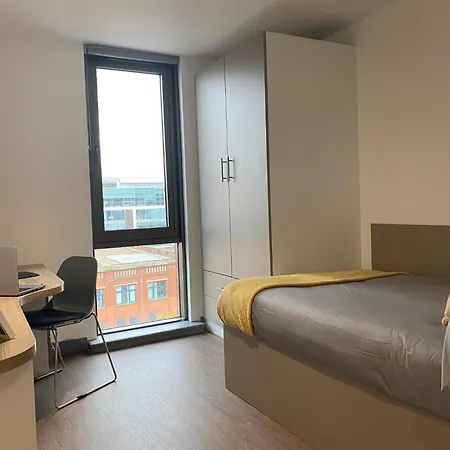 For Students Only Cosy Studios At Great Patrick Street Belfast Exterior photo