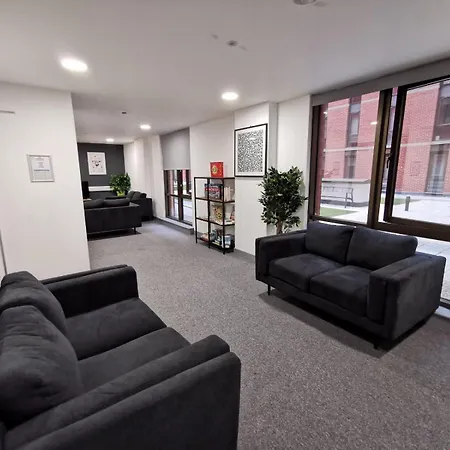 For Students Only Cosy Studios At Great Patrick Street Belfast Exterior photo