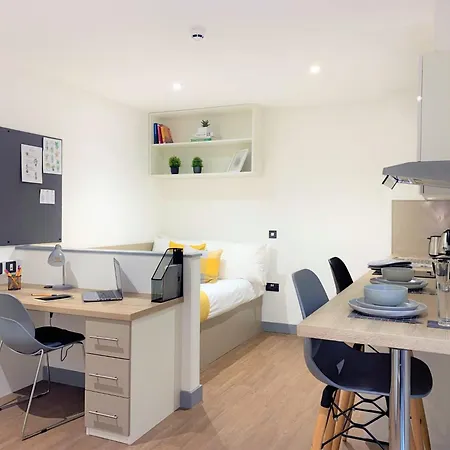For Students Only Cosy Studios At Great Patrick Street Belfast Exterior photo