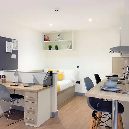 For Students Only Cosy Studios At Great Patrick Street Belfast Exterior photo